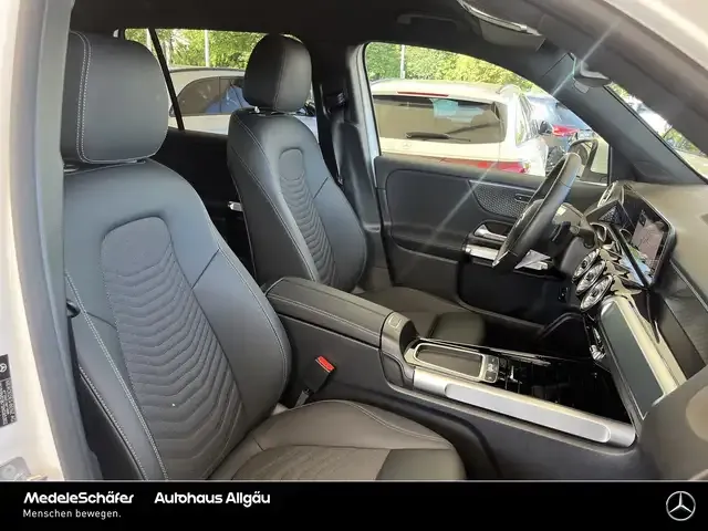Mercedes-Benz EQB 300