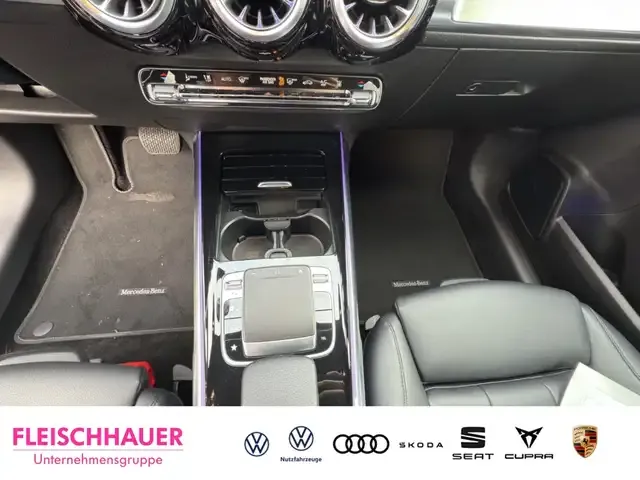 Mercedes-Benz GLB 220