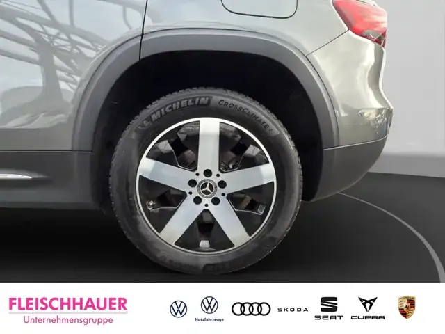 Mercedes-Benz GLB 220