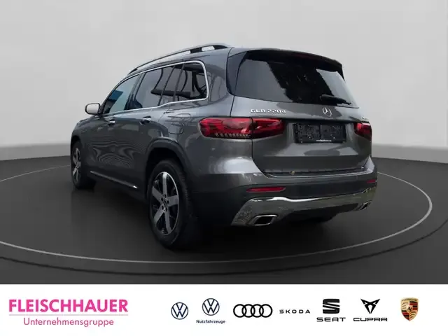 Mercedes-Benz GLB 220