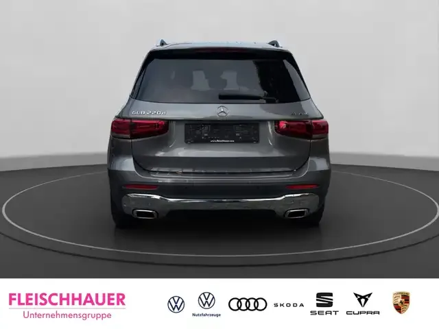 Mercedes-Benz GLB 220