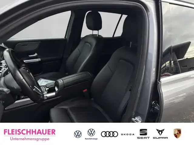 Mercedes-Benz GLB 220