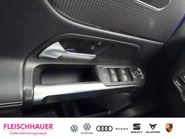 Mercedes-Benz GLB 220