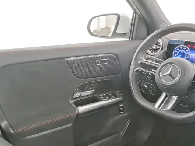 Mercedes-Benz EQA 300