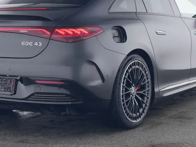 Mercedes-Benz EQE 43