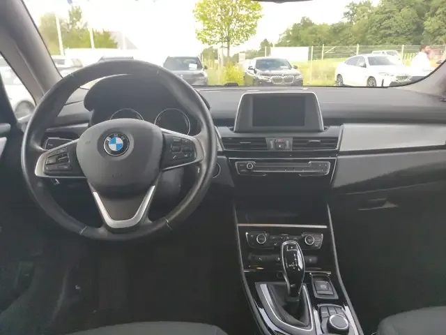 BMW 225