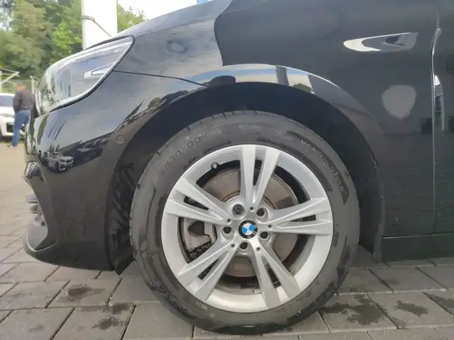 BMW 225