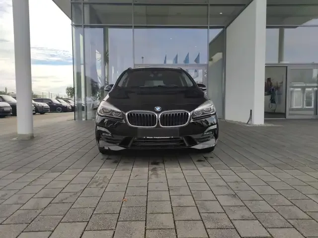 BMW 225