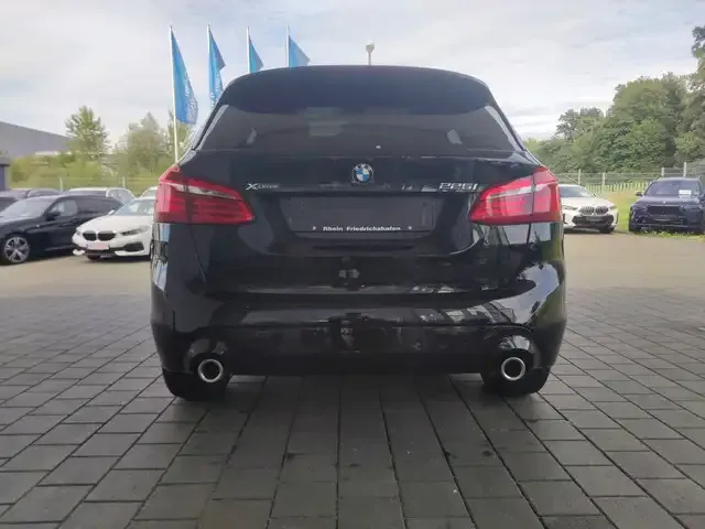 BMW 225