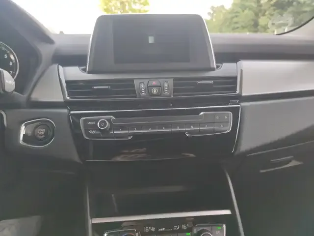 BMW 225
