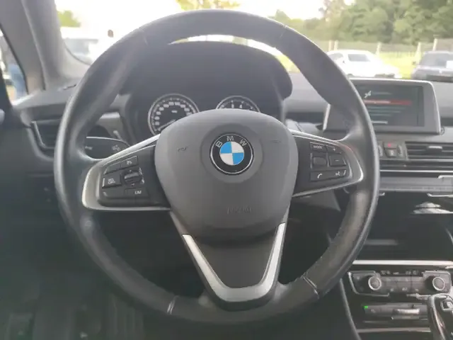 BMW 225
