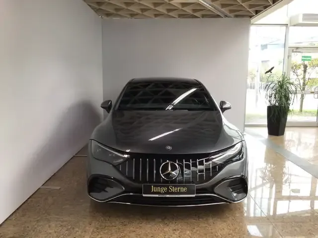 Mercedes-Benz EQE 43