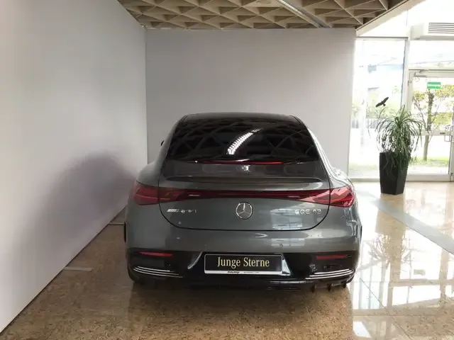 Mercedes-Benz EQE 43