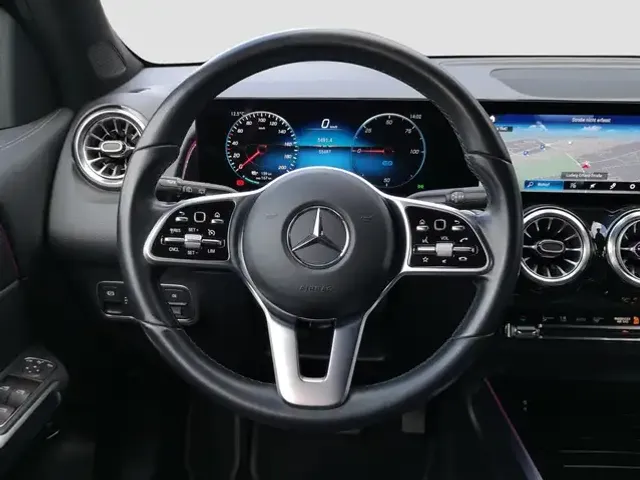 Mercedes-Benz EQB 300