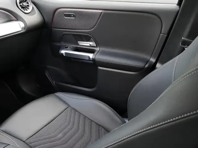 Mercedes-Benz EQB 300