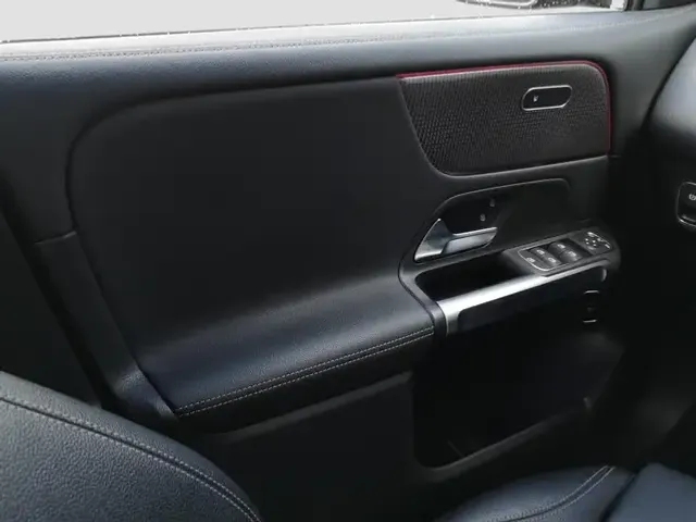 Mercedes-Benz EQB 300