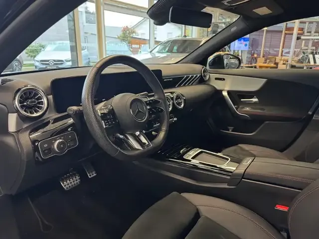 Mercedes-Benz A 35 AMG