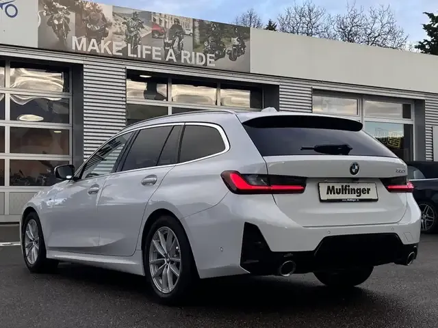 BMW 330