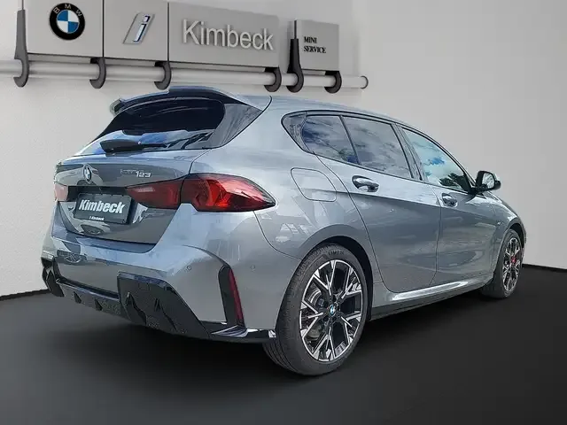BMW 123
