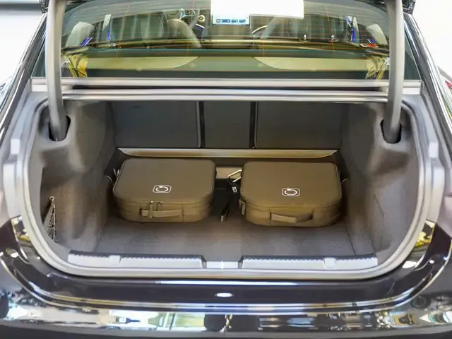 Mercedes-Benz EQE 300