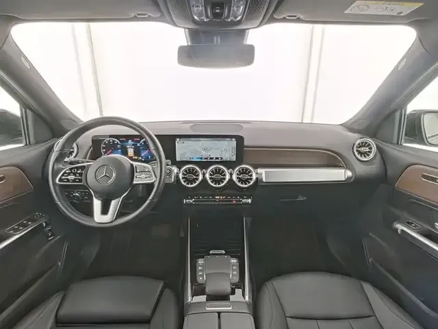 Mercedes-Benz GLB 220