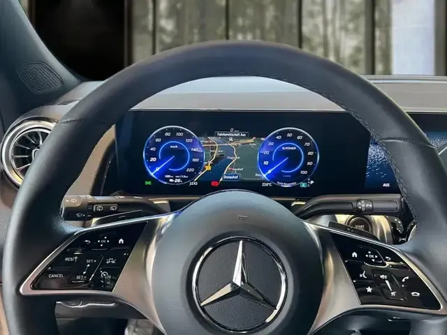 Mercedes-Benz EQB 350