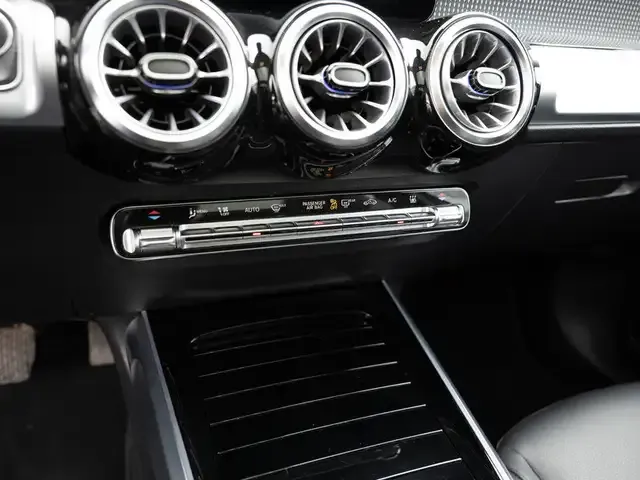 Mercedes-Benz EQB 300