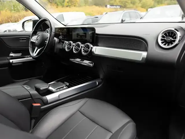 Mercedes-Benz EQB 300