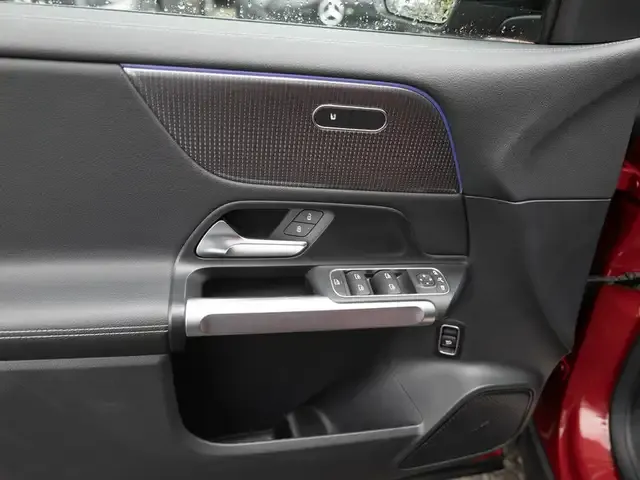 Mercedes-Benz EQB 300