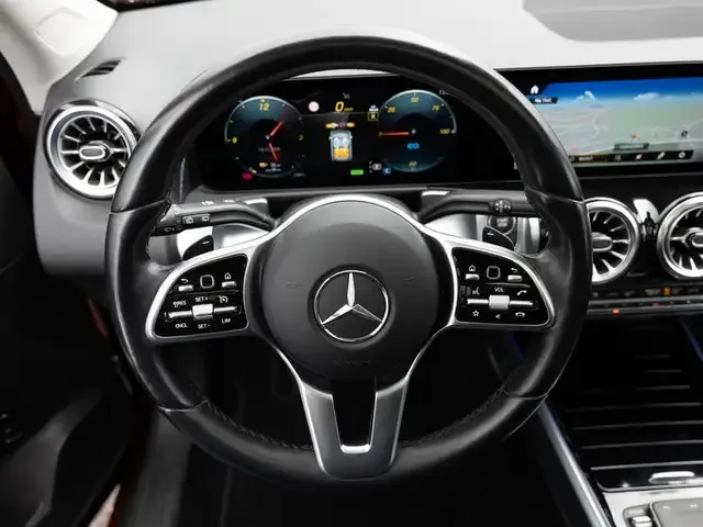 Mercedes-Benz EQB 300