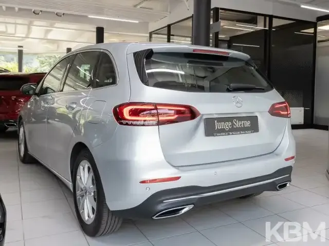 Mercedes-Benz B 180