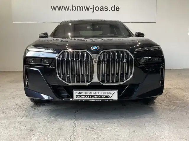 BMW i7