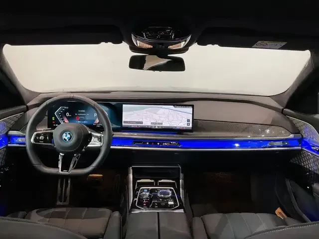 BMW i7