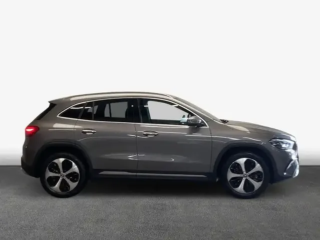 Mercedes-Benz GLA 220