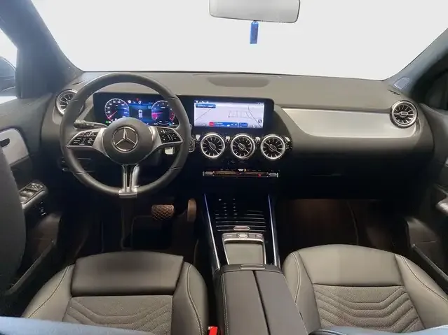 Mercedes-Benz GLA 220
