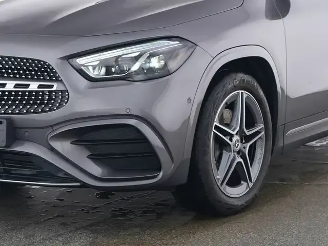 Mercedes-Benz GLA 220