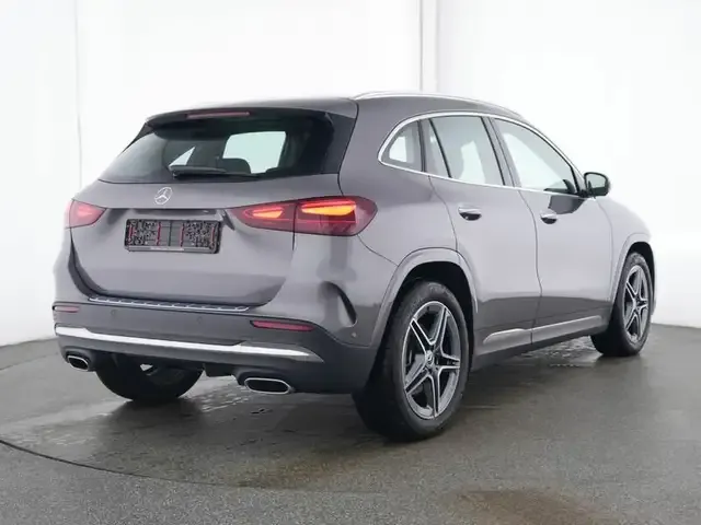 Mercedes-Benz GLA 220