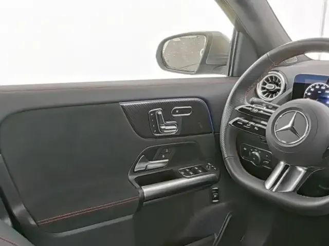 Mercedes-Benz GLA 220
