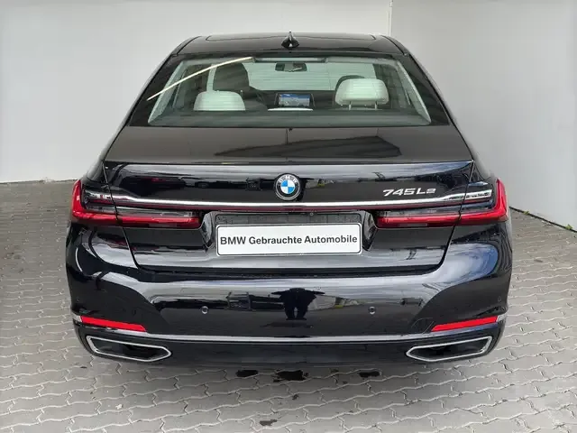 BMW 745