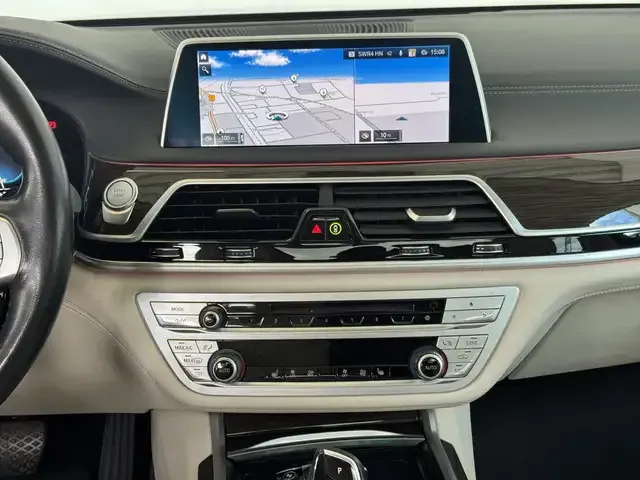 BMW 745