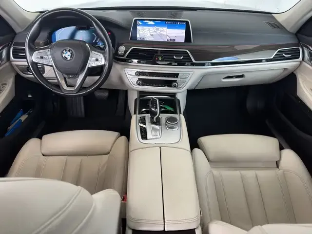 BMW 745