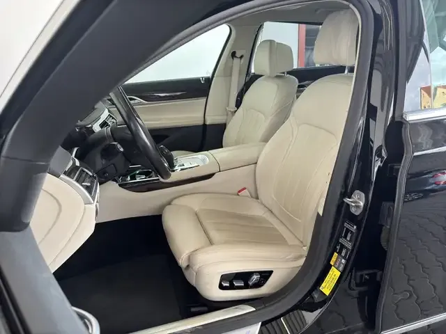 BMW 745
