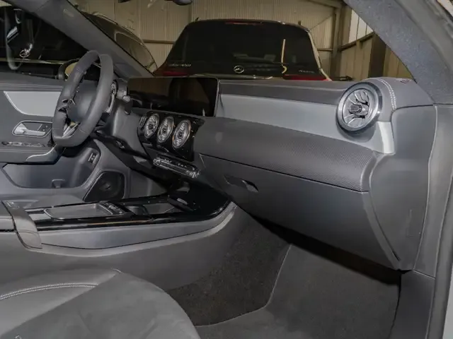 Mercedes-Benz CLA 220