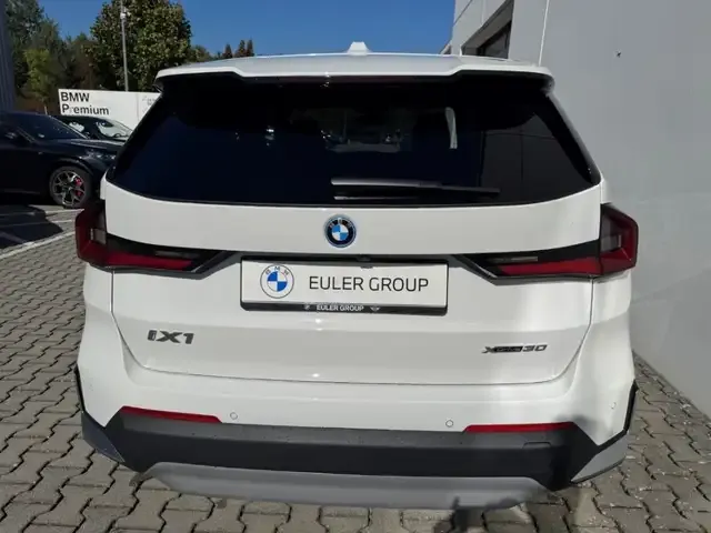 BMW iX1