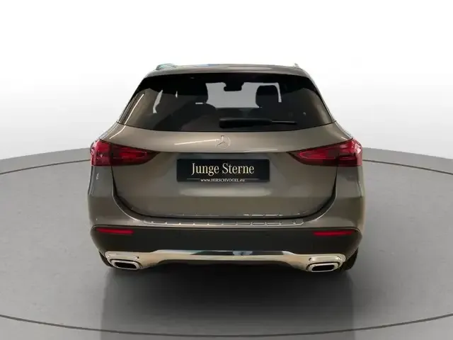 Mercedes-Benz GLA 180
