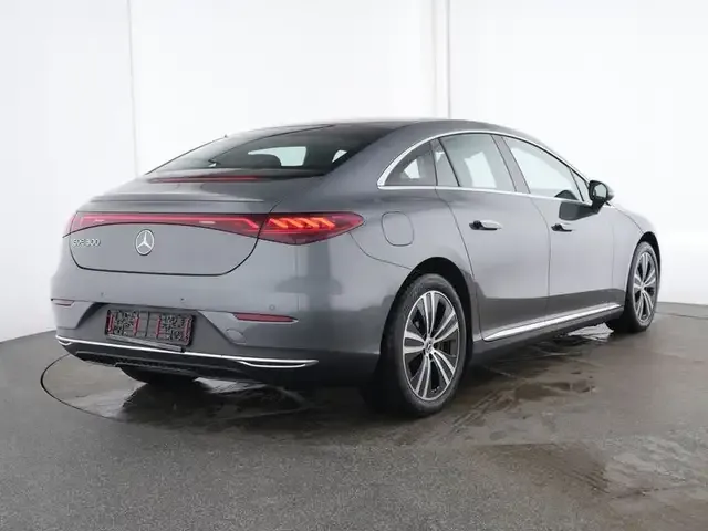 Mercedes-Benz EQE 300