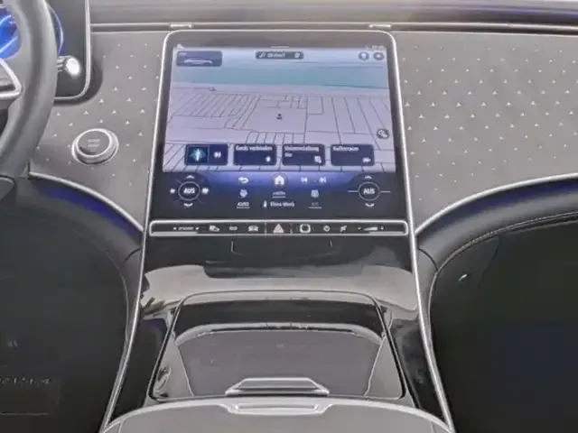 Mercedes-Benz EQE 300