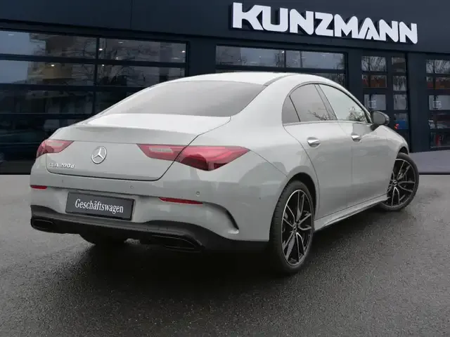 Mercedes-Benz CLA 200