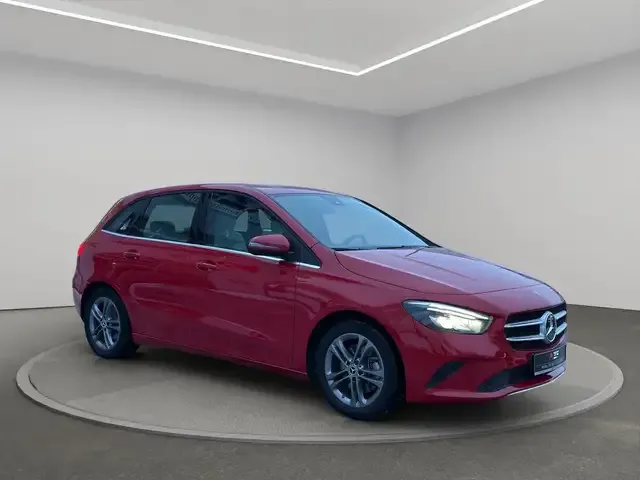 Mercedes-Benz B 220