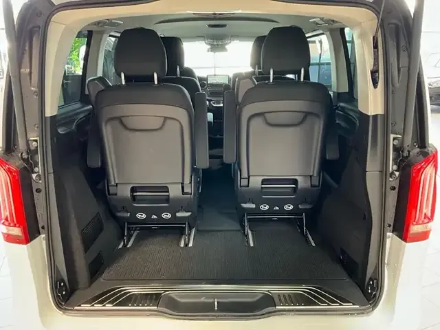 Mercedes-Benz V 220